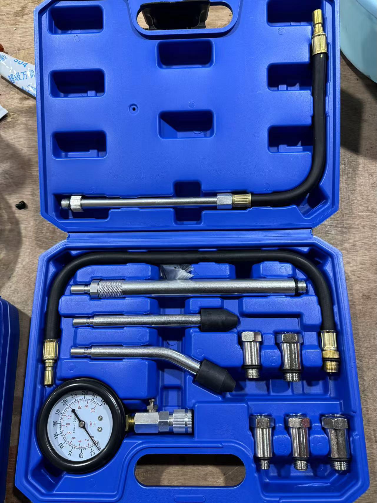 Многофункциональный тестер давления в цилиндрах двигателя