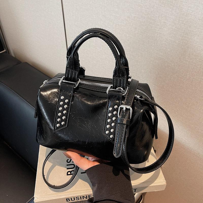 Retro small bag women's autumn and winter versatile new fashion messenger bag simple portable pillow bag