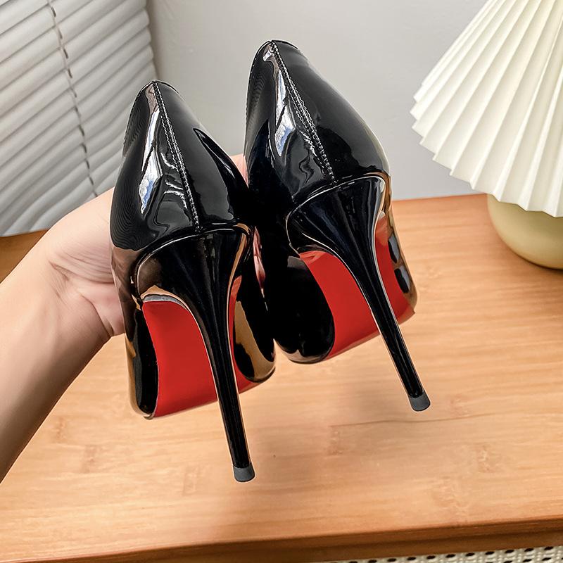Vår och höst nya lackskinn svarta tunna klackar spetsiga högklackar kvinnlig sexig temperament röd sula enkelskor