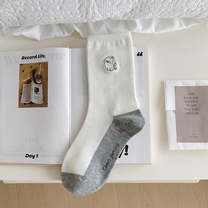 

Cartoon Socks for Girls, Cute Autumn Embroidered Little Cat, Mid-calf Socks, Color-blocked School Style, Pile Socks, Boneless 1 pair світло-сірого кольору