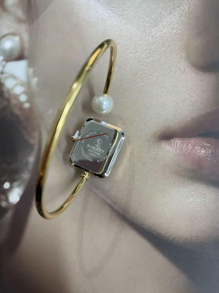 Golden Pearl Square Bracelet Watch - Women's Luxury Retro-Style Quartz Watch