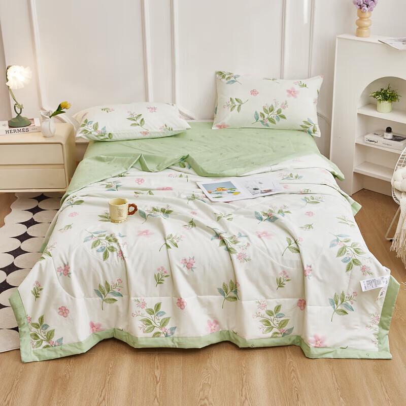 

Grace Floral Washable All-Season Quilt