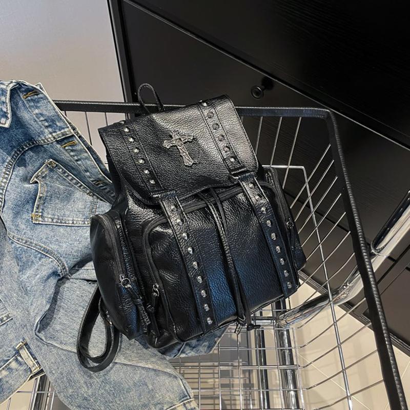 

Yogodlns Рюкзак с заклепками Женский Готический Панк PU Кожа Сумка через плечо Женские Винтажные Рюкзаки Колледж Большая Вместимость Школьная сумка 25.5x12x32.5cm чёрный