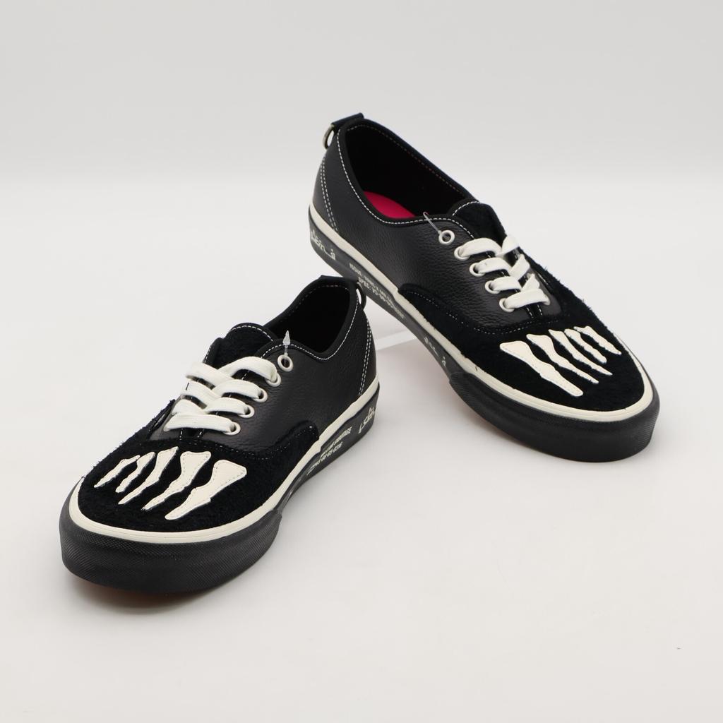 VN000BW5BPR Mark SBTG Vans Authentic Black Mars (Men's)