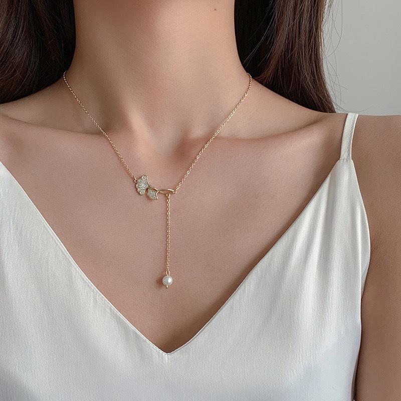 Copper-Plated Gold Pendant with Zircon, Ginkgo Leaf, and Pearl Necklace - High-End Celebrity Style Accessories