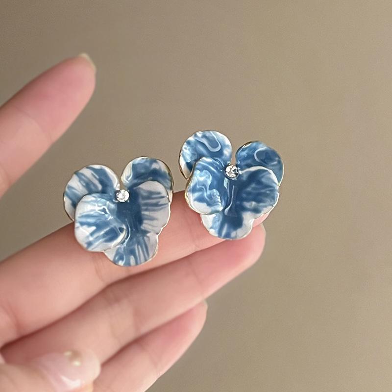 Ice quenched blue flower artificial crystal fringed earrings Cool wind temperament stud earrings Internet celebrity earrings
