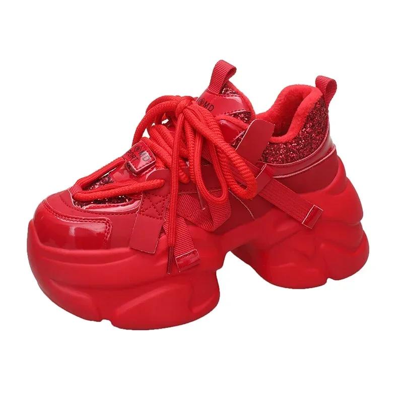 Mote Kvinner Bling Red Chunky Sneakers Vinter Høy Platform Varm Pels Sko Dame Kiler Uformell Far Sko Skinn Sports Sneakers 8CM
