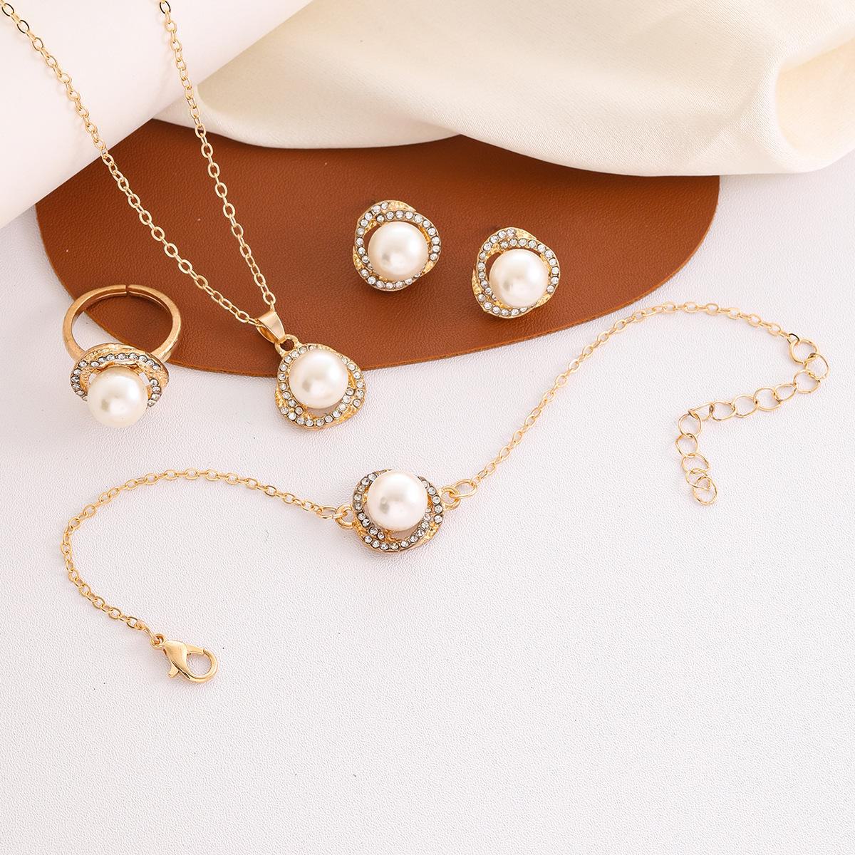

Элегантный комплект украшений Shein Flower с жемчугом и бриллиантами: Ожерелье, браслет, кольцо, серьги 4-piece set золотой