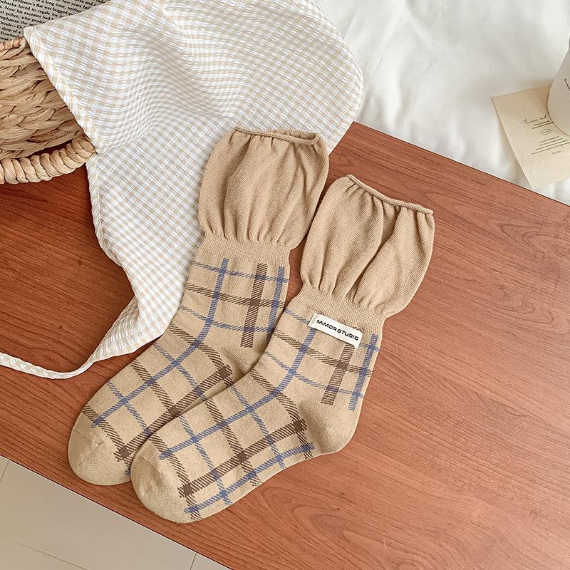 

Женские осенние новые винтажные клетчатые носки-гольфы с кружевом и тканевой этикеткой с буквенным принтом 1 pair кофейный