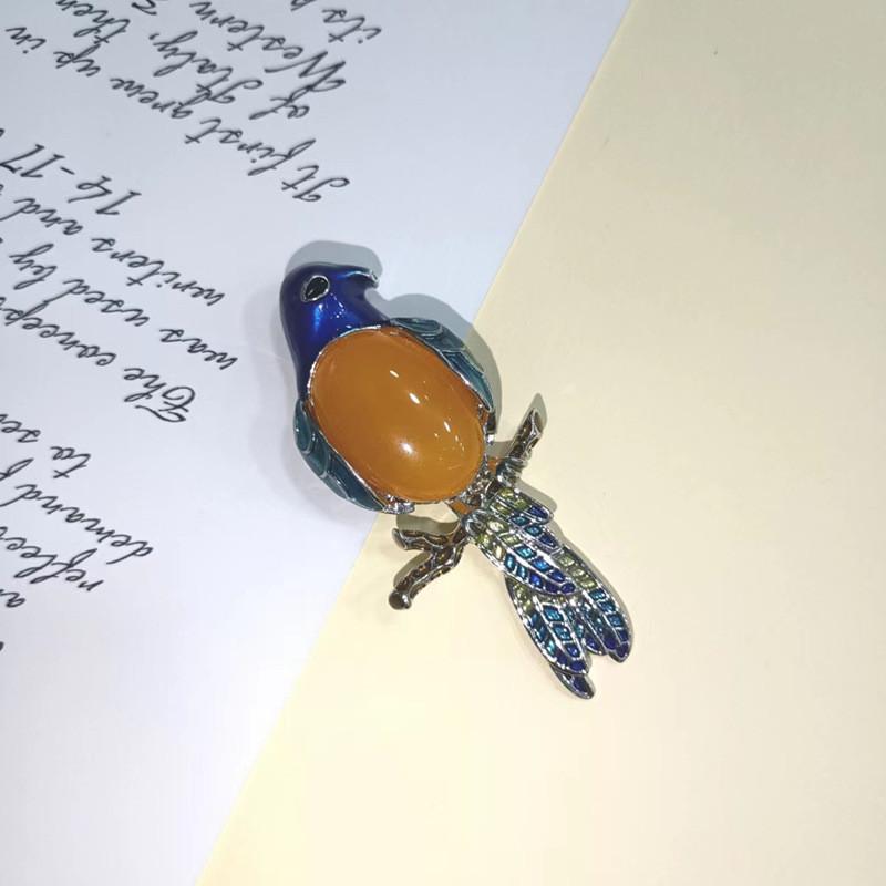 Vintage Enamel Brooch Pin With Semi Precious Shell Inlay For Men And Women Jewelry Accessory Color A