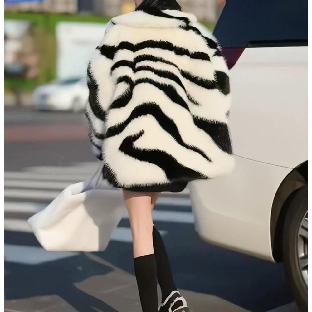 2024 New Autumn and Winter Trend Jacket Thickened Fashion Foreign Leisure Versatile Toka Zebra Pattern Large Skimming Collar Simulation Fur