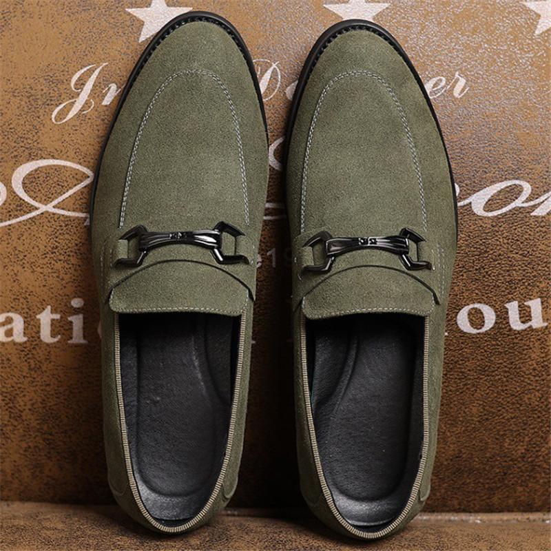 Lyx Trend Designer Nya Mocka Pu Läder Casual Skor För Män Grå Blå Svart Loafer Formell Bröllopsklänning Hemkomst