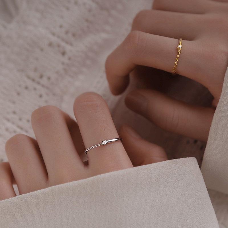 S925 Sterling Silver Chain Ring with Single Diamond – High-End, Niche Design for Women's Index or Pinky Finger.