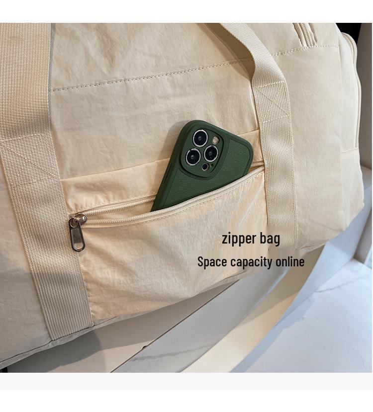 Large Capacity Waterproof Lightweight Travel Bag for Men and Women - Fashionable Handheld Storage for Short Trips and Sports.