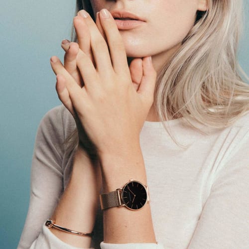 HANNAH MARTIN Women's Analog Quartz Watch in Rose Gold with Stainless Steel and Mesh Band, Waterproof with Inspirational Cuff Bracelet, Black Gold, Qu