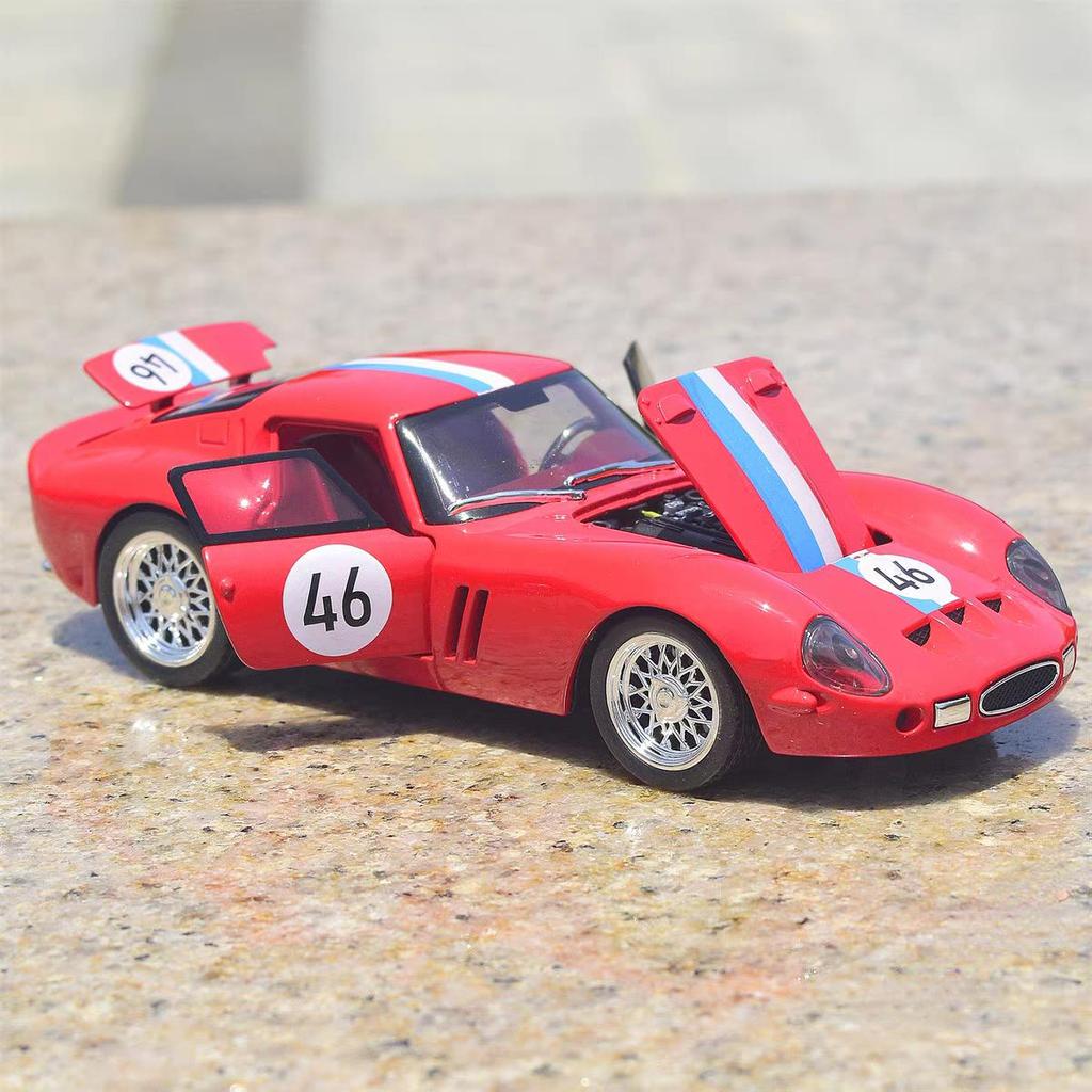 Ferrari 250 GTO 1962 Classic Supercar Simulation Diecast & Toy Vehicles Sounds & Light Pull Back Car 1:32 Alloy Model Birthday Gifts