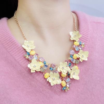French Retro Stained Glass Spray Paint Flower Necklace - Vintage Fashion Versatile Pendant