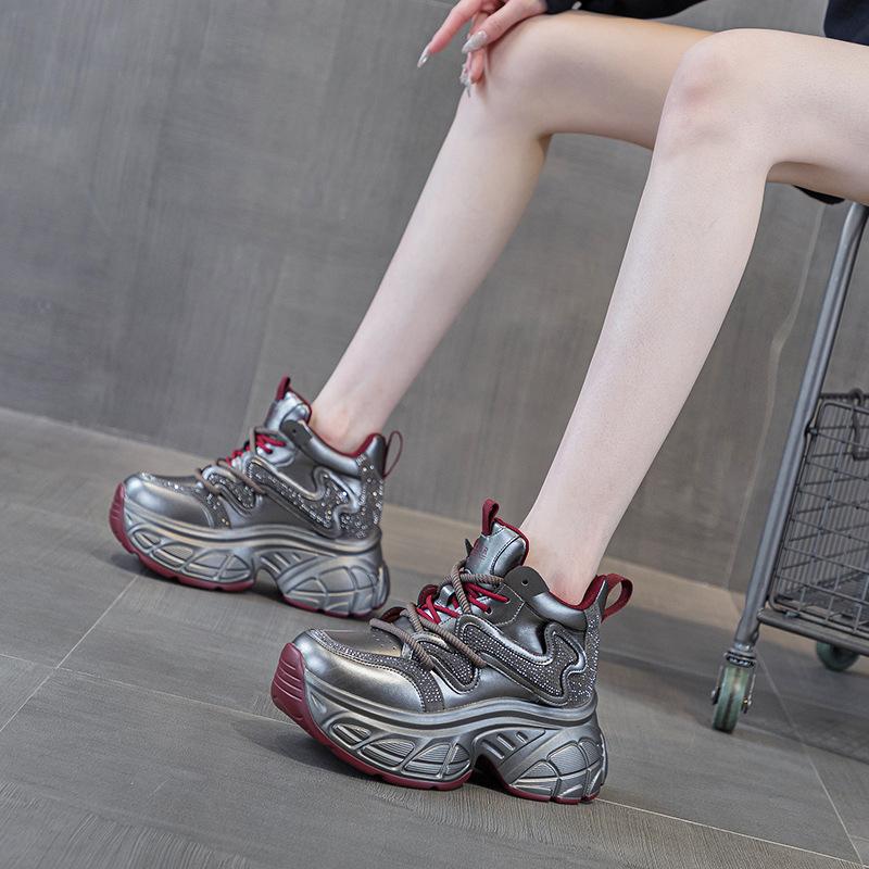 Platform dad shoes are new in spring, and the inner height of the same style has increased by 9cm. Casual and versatile fashion style