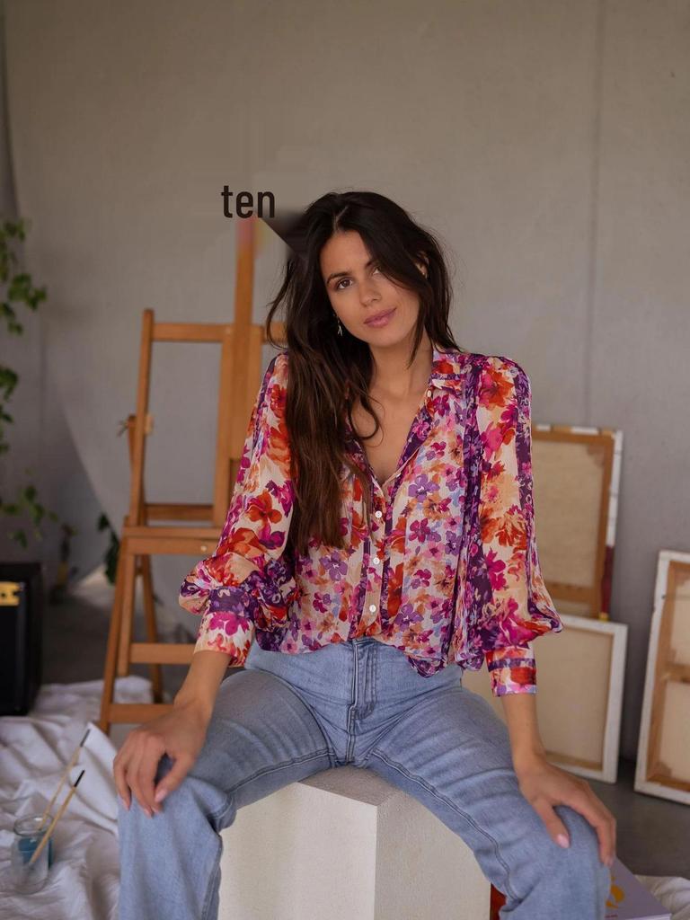 Lebhafte pinke und orangefarbene florale Chiffonbluse mit langen Ärmeln