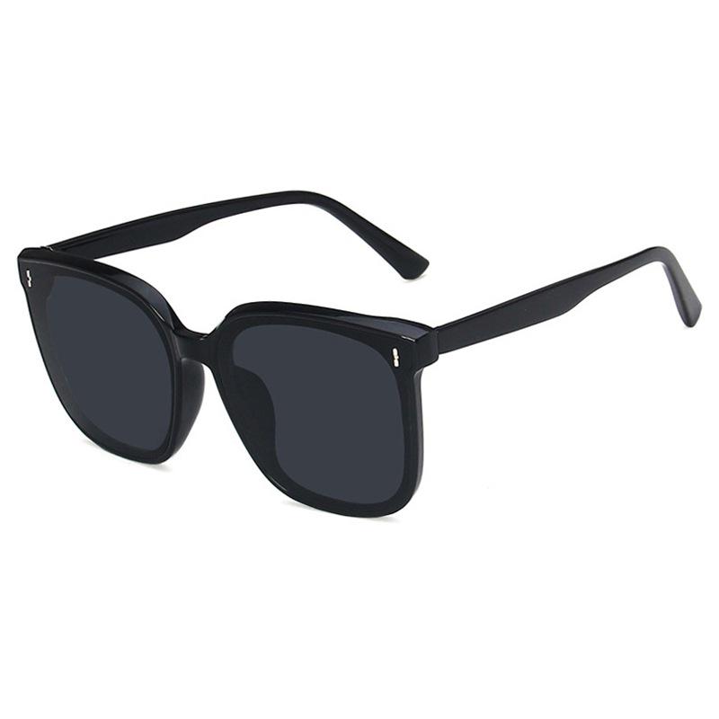 Chic Anti-UV Sunglasses: Trendy, High-End Shades for Women & Men
