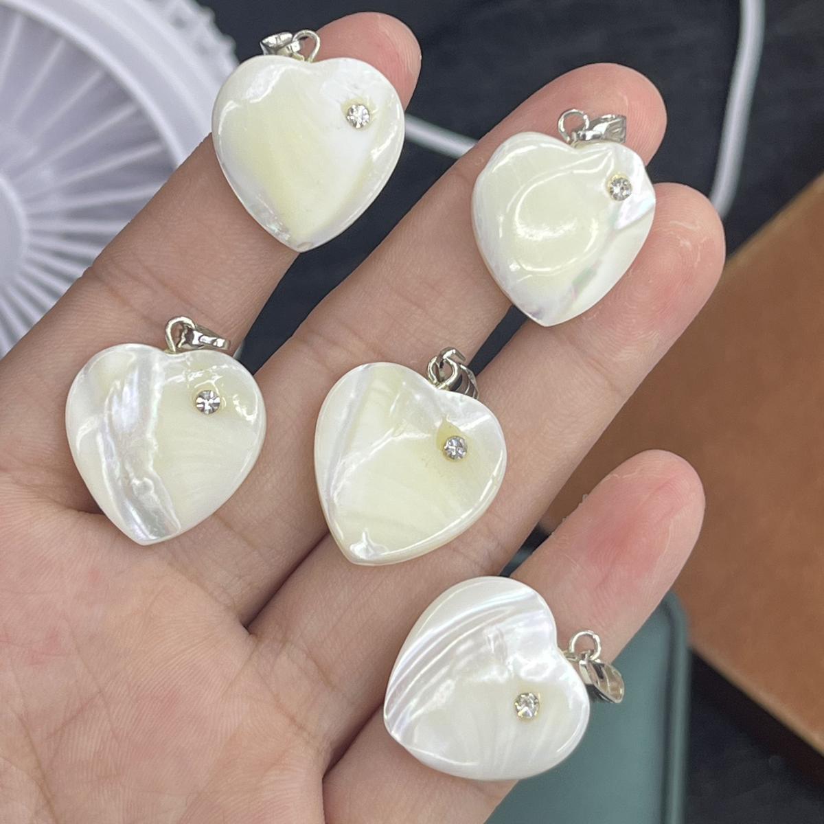 

5 шт., Натуральный белый ракушечный кулон в форме сердца для DIY - Идеальное украшение ручной работы на День святого Валентина, День матери, дни рождения и годовщины 20×20 мм 5Pcs/20×20mm белый