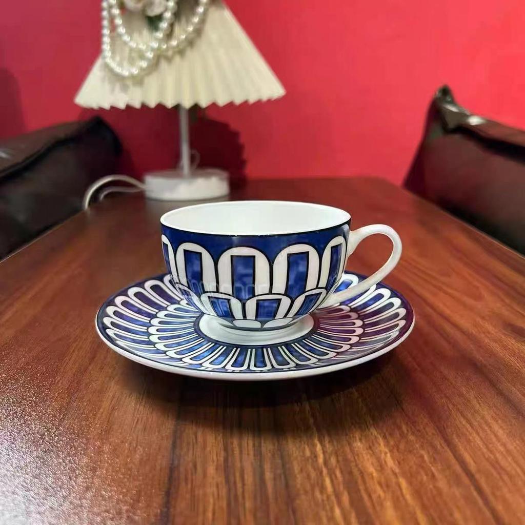 European Gold Carriage Woven Pattern Bone China Tea Cup & Saucer - High-End Exquisite Afternoon Set.