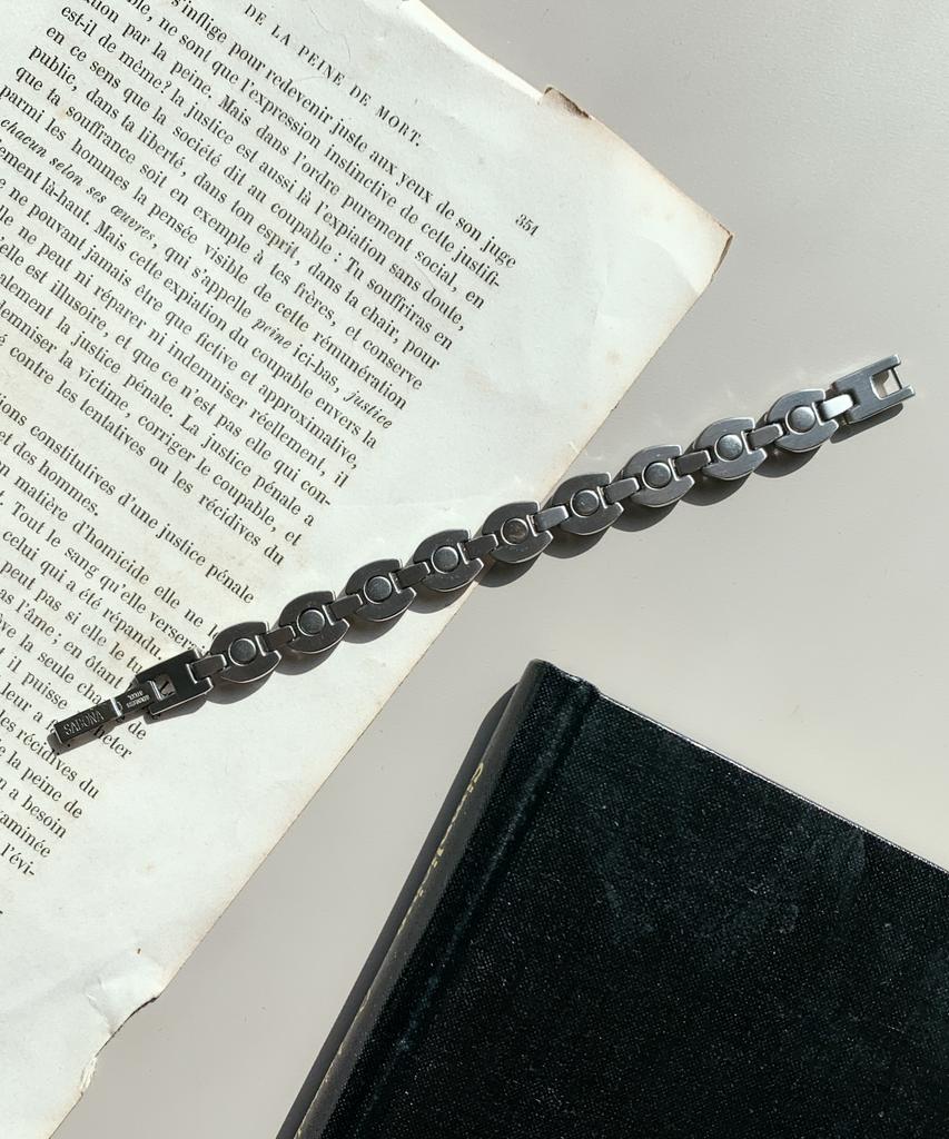 Sabona London 214 Lady Gem Black Horseshoe Magnetic Bracelet