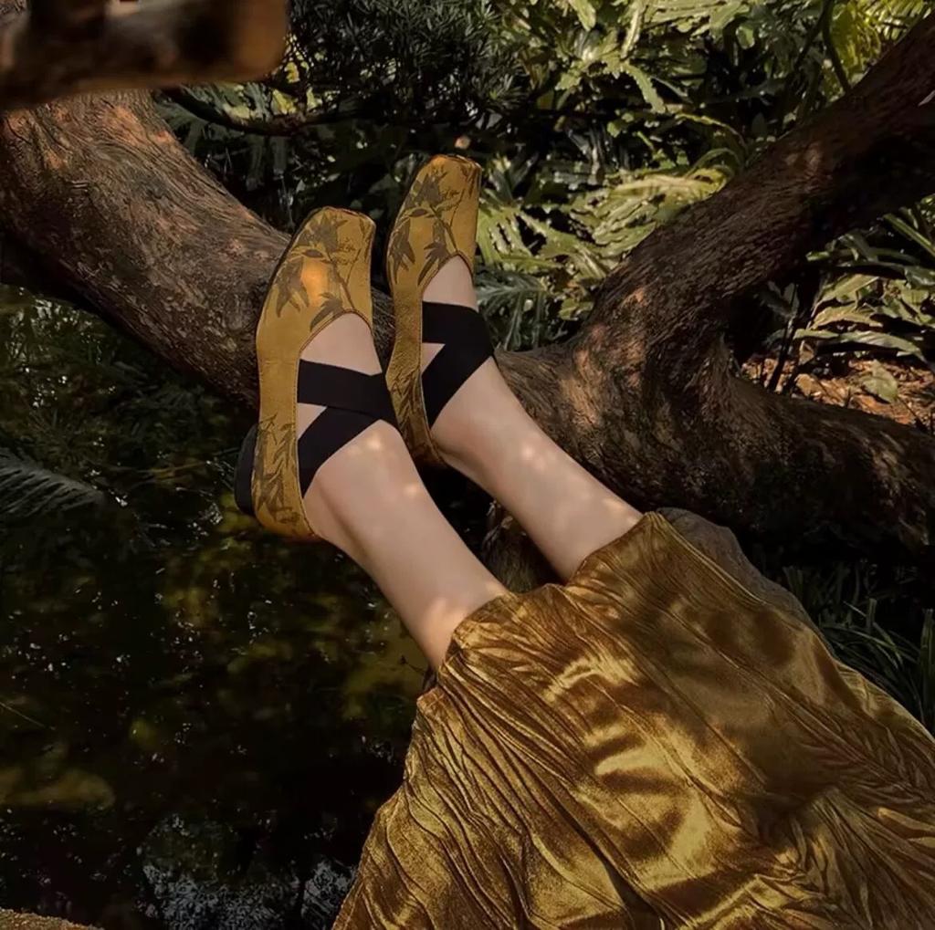 [Super Comfortable] High Heel Ballet Shoes Girls Cross Strap Single Shoes Retro Flat Heel uma Pig Nose Women's Shoes