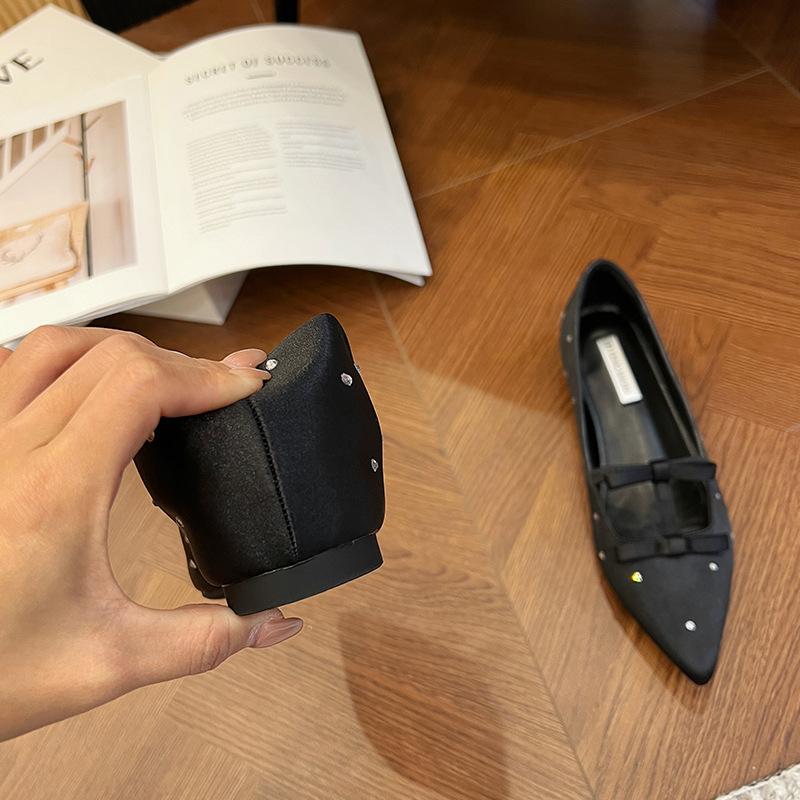 Ou Ruofeng Inner Height-increasing Shoes Women's 2025 Spring New Black Bow Temperament Socialite Pointed Head Flat Sole Shoes Rhinestone