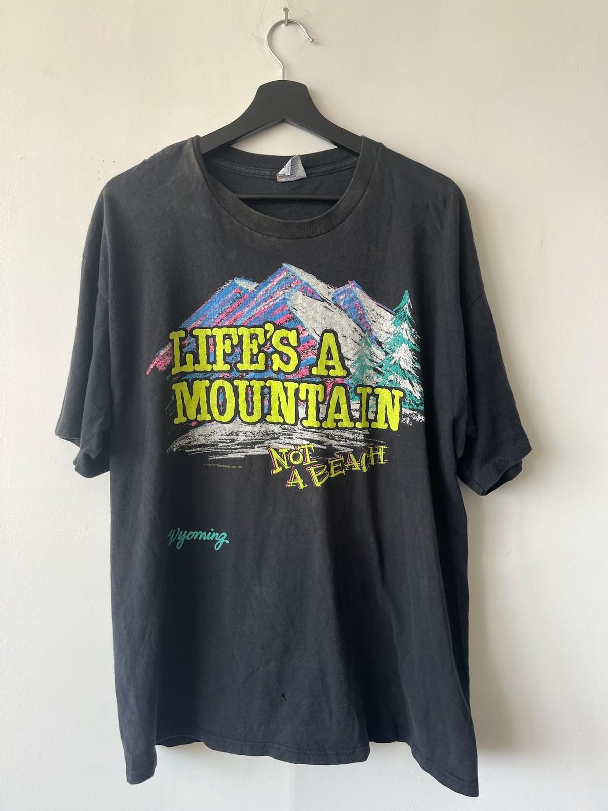 Vintage Life s A Mountain  Large Black Wyoming Graphic Outdoors 90s Tee Unisex T-Shirt S