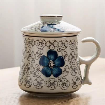 Ciao tazza da tè in porcellana blu e bianca Tazza in ceramica retrò dipinta a mano per la separazione dell'acqua con filtro di copertura Tazze da tè per ufficio Bicchieri