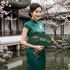 Vintage geschnitzter ausgehöhlter Fächer klassischer natürlicher Bambus Faltfächer mit Quaste chinesischer Stil Kirschblütenfächer