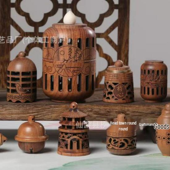 Přívěsek klíčenka Žalud a šiška z červeného santalového dřeva s otevíratelnou lahvičkou na přání