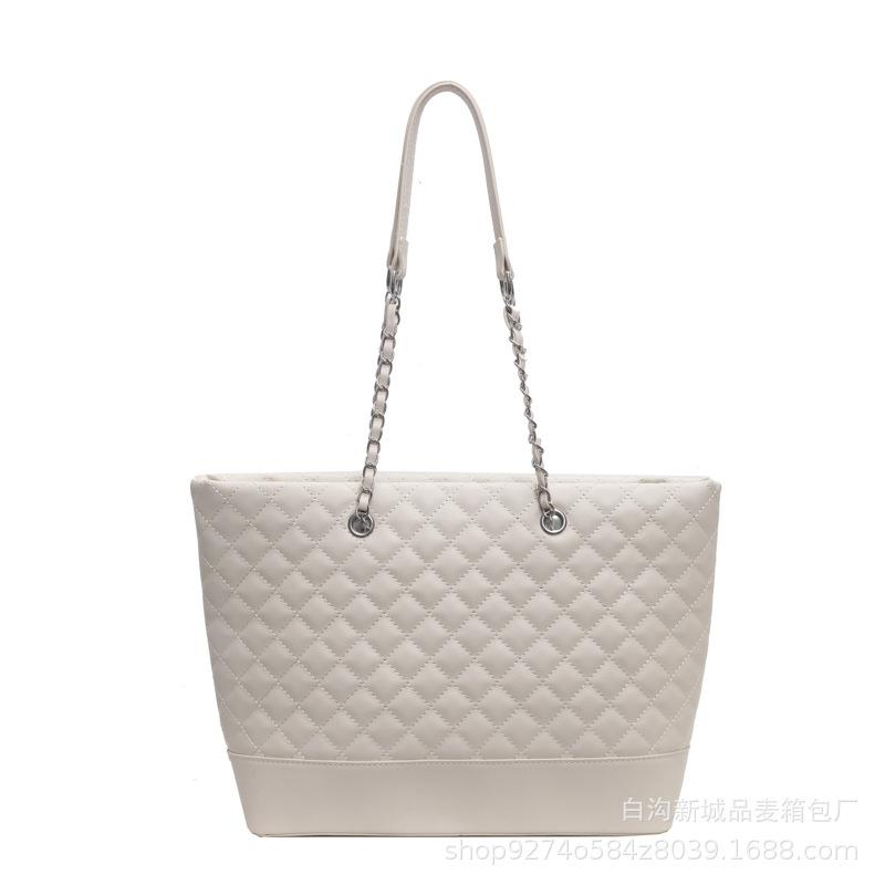 Bag Women's Large Capacity 2025 New Spring and Summer Fashion Diamond Shoulder Bag Women's Texture Popular Commuter Tote Bag