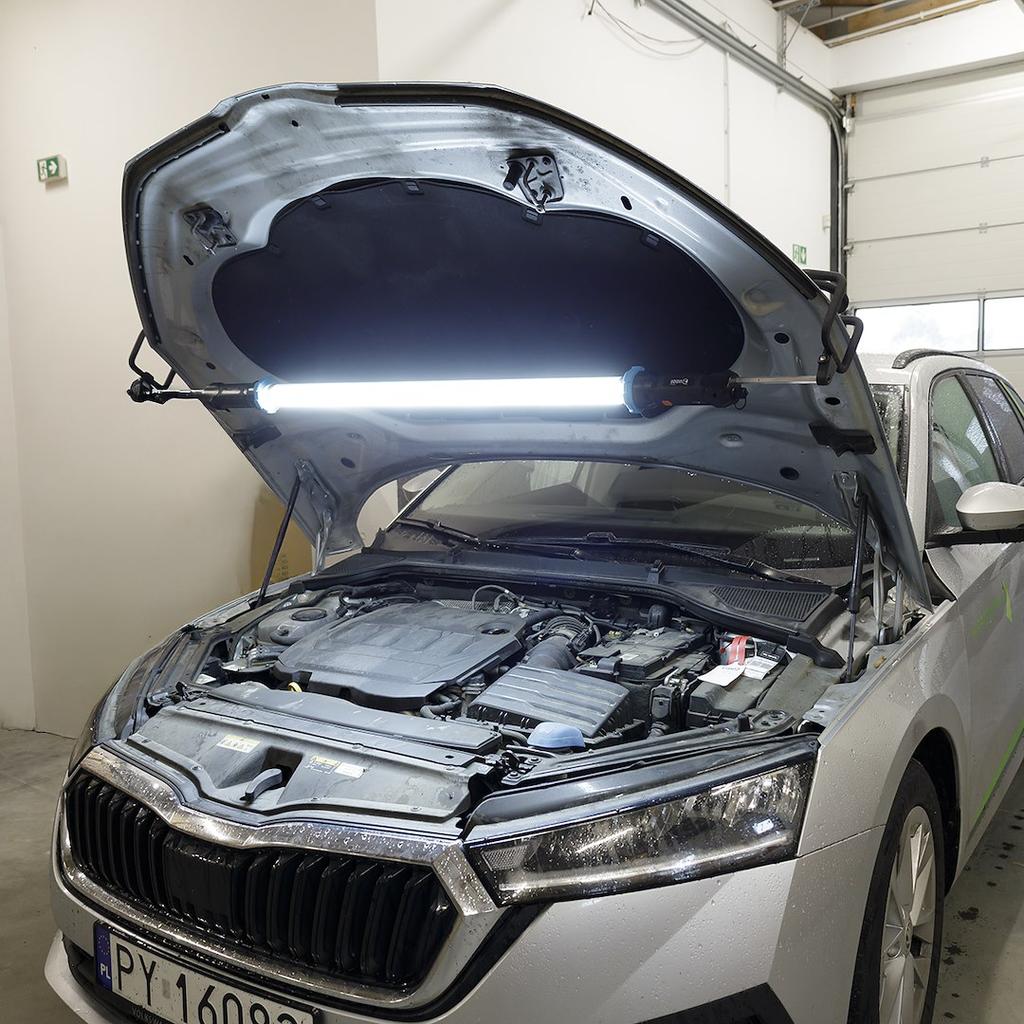 Werkstattleuchte / Leuchtstofflampe mit Halteklammern für unter die Motorhaube, 30W 3000 lm, AC/DC