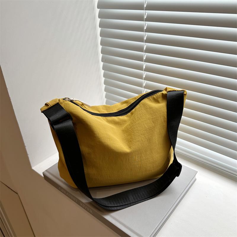 2025 Summer New Simple Casual Waterproof Fabric Mother Bag Fashion Literary and Casual Women's Bag Shoulder Messenger Bag