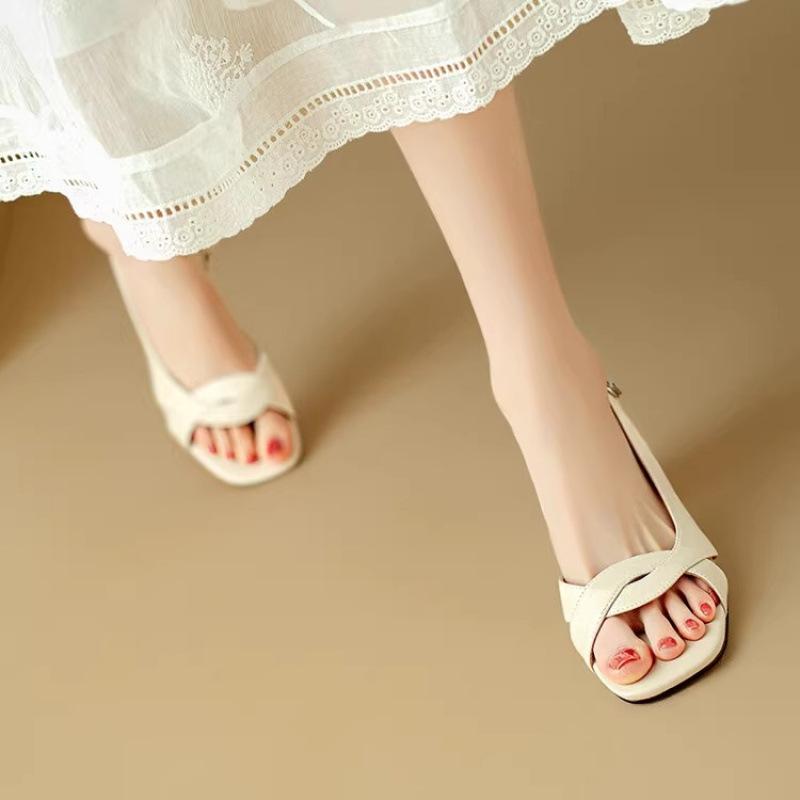 

Французские босоножки в римском стиле с одним словом и пуговицей, женские босоножки с толстым каблуком, лето 2025, французские серебристые босоножки с открытым носком на среднем каблуке 38