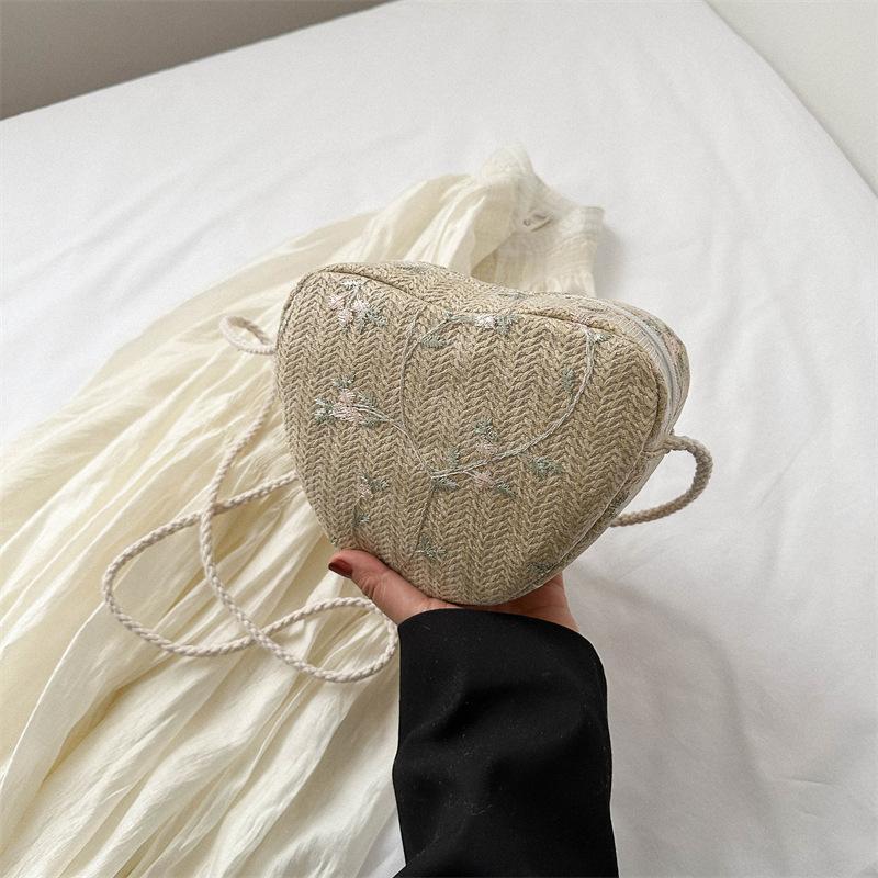 

Повседневная простая плетеная соломенная сумка, универсальная, новая летняя коллекция 2025, сумка-мессенджер с цветком любви, женская сумка хаки