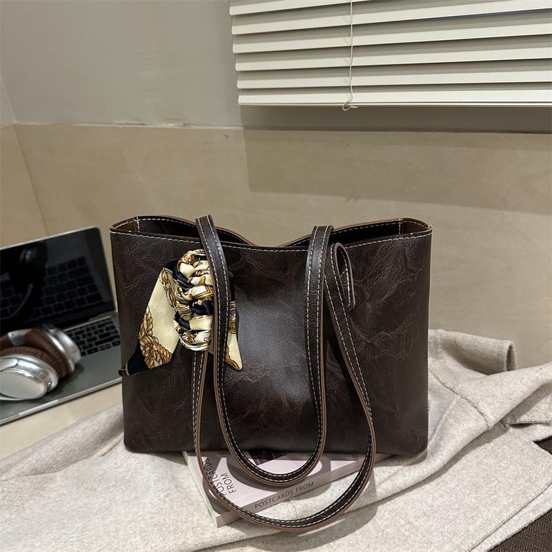 Fashion Large Capacity Shoulder Handbag With Stitching Design For Urban Women