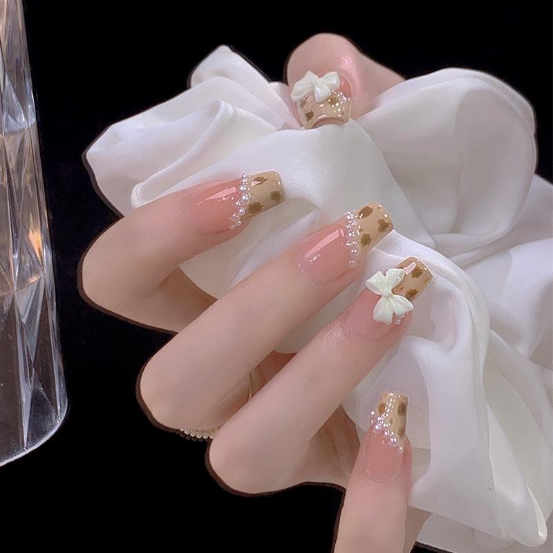 Simple French Gradient Detachable Press-On Nails: Short, Whitening False Nail Tips.