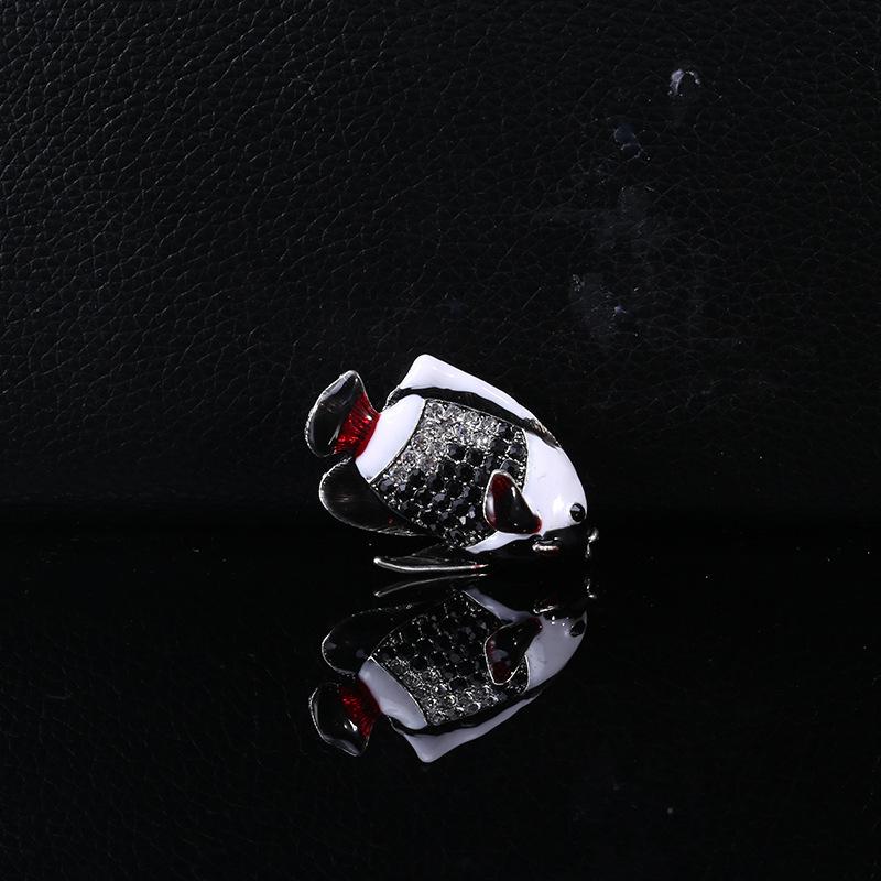 Fish Corsage Clothing Dripping Oil Ocean Kiss Fish Enamel Brooch Diamond Pin Accessories