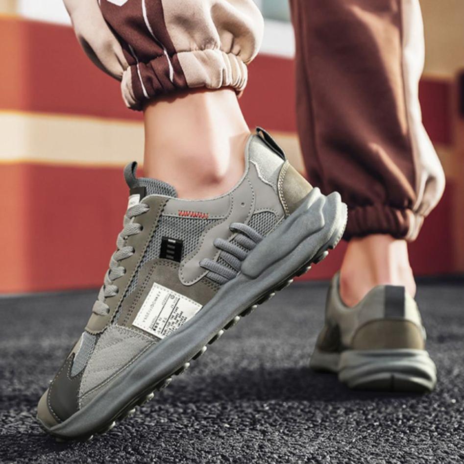 Pánské boty letní prodyšné 2025 nové síťované sportovní a volnočasové běžecké designové nikové cestovní táta všestranné trendy boty