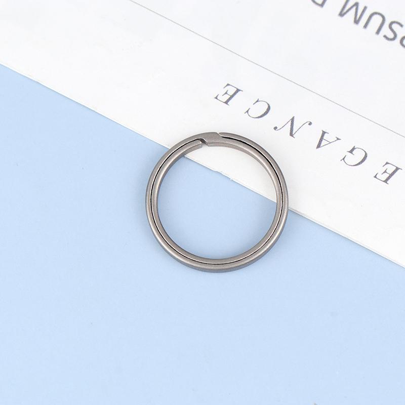 1Pc Titanium Key Ring Titanium Alloy Car Key Chain Outdoor Male Creativity Gift Small Tool Car Keychian Accessories