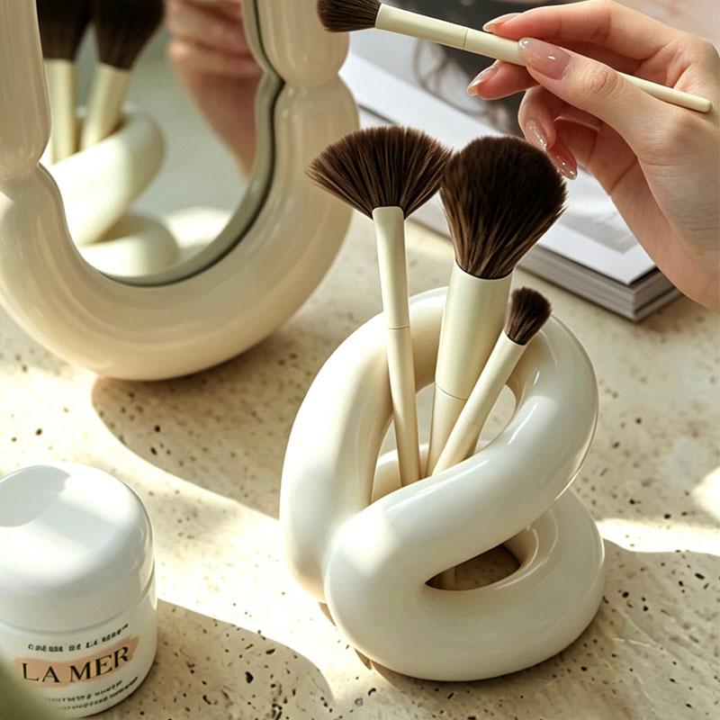Knot Ceramic Makeup Brush Holder Modern Abstract S-Shape Cosmetic Organizer Decorative Vanity Cup for Brushes Lipsticks & Beauty Tools