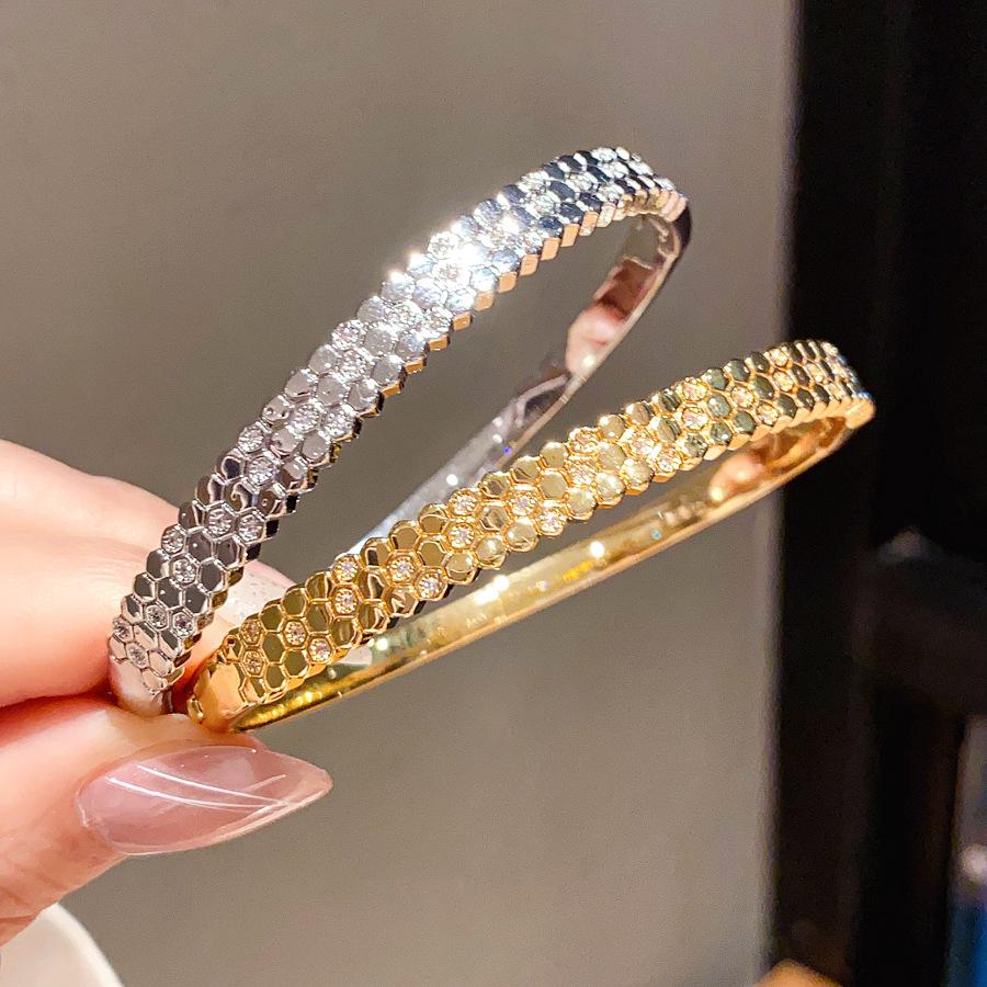 Elegantes geometrisches Zirkonarmband, vergoldet: Hochwertiger, vielseitiger und stilvoller Handschmuck für Damen