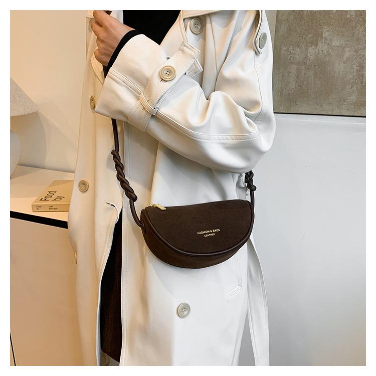 Fashion New Favorite! High-end Niche Dumpling Bags Lead the Trend of Going Out On the Street