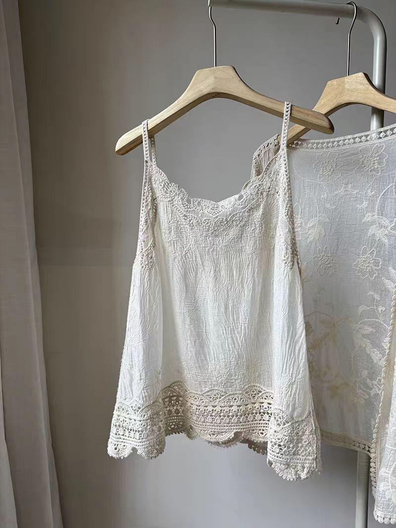 

New bat-sleeved cotton cardigan hollow sunscreen shirt short air-conditioned shirt loose seaside shawl blouse one size fits all