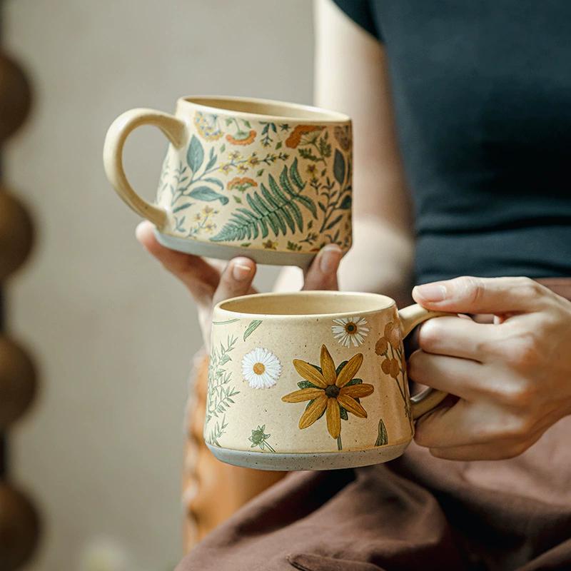 Stor keramisk kaffemugg 360ml, Söt kopp för kvinnor, Idealisk för te eller kaffe, Handmålad blommig design keramikmugg, 1 st