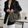 Large capacity leisure commuter shoulder bag autumn and winter new trend simple handbag fashion versatile tote bag wholesale