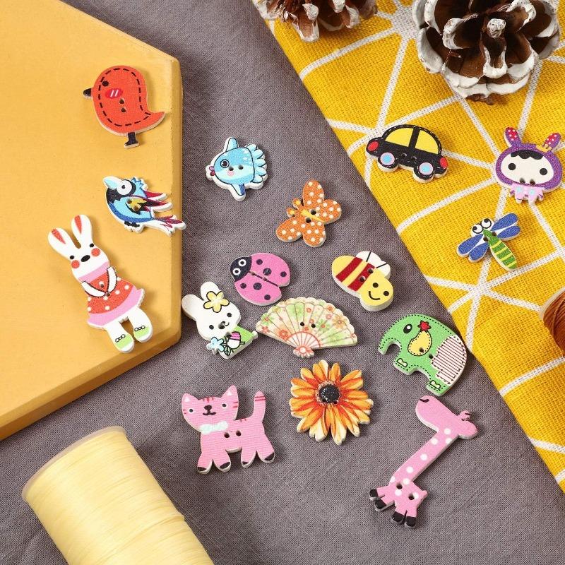 50Pcs Wooden Buttons Natural Wood 2-Holed Fastener Buttons for Sewing Knitting Handcraft Cartoon Animals Printing Patterns